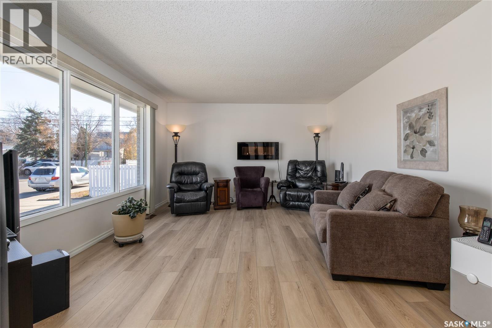 550 3rd Avenue Nw, Moose Jaw, Saskatchewan  S6H 7B6 - Photo 7 - SK022263