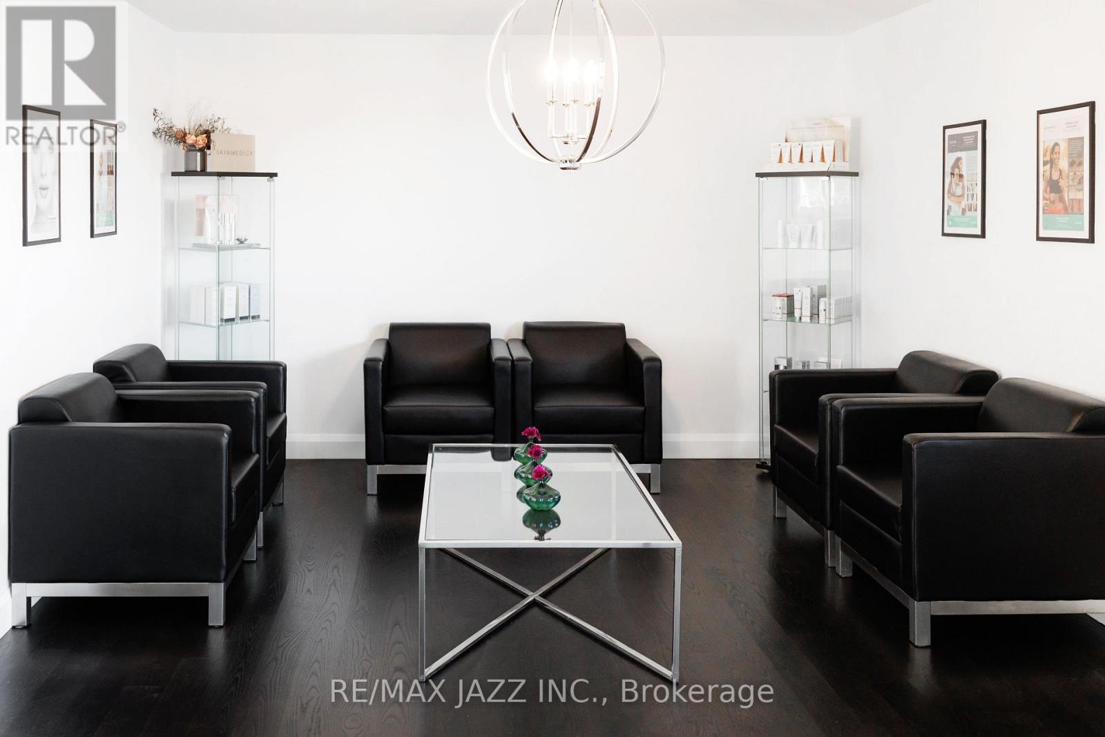 1533 DUNDAS STREET E, Whitby, Ontario