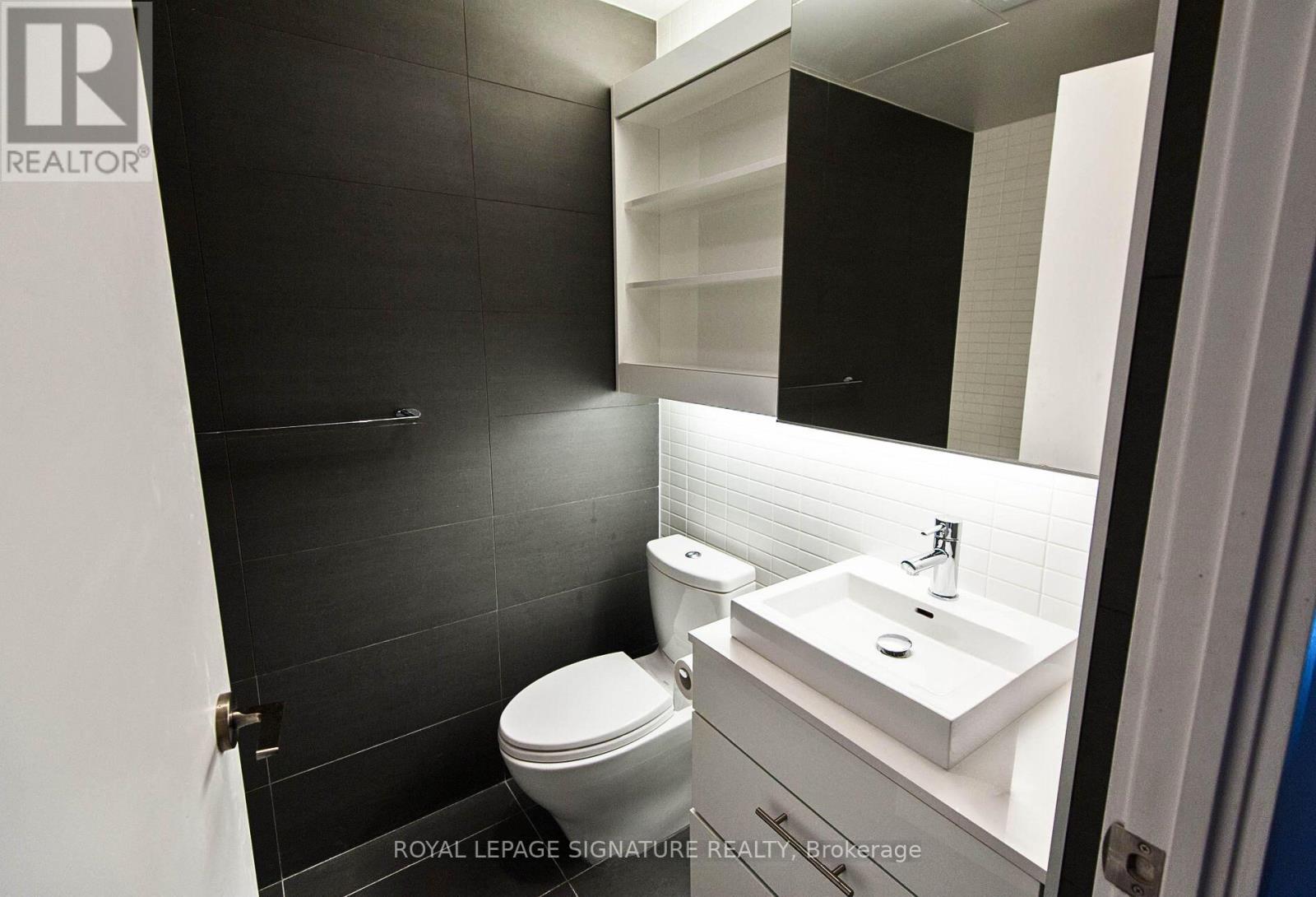 611 - 32 Trolley Crescent, Toronto, Ontario  M5A 0E8 - Photo 5 - C12503718