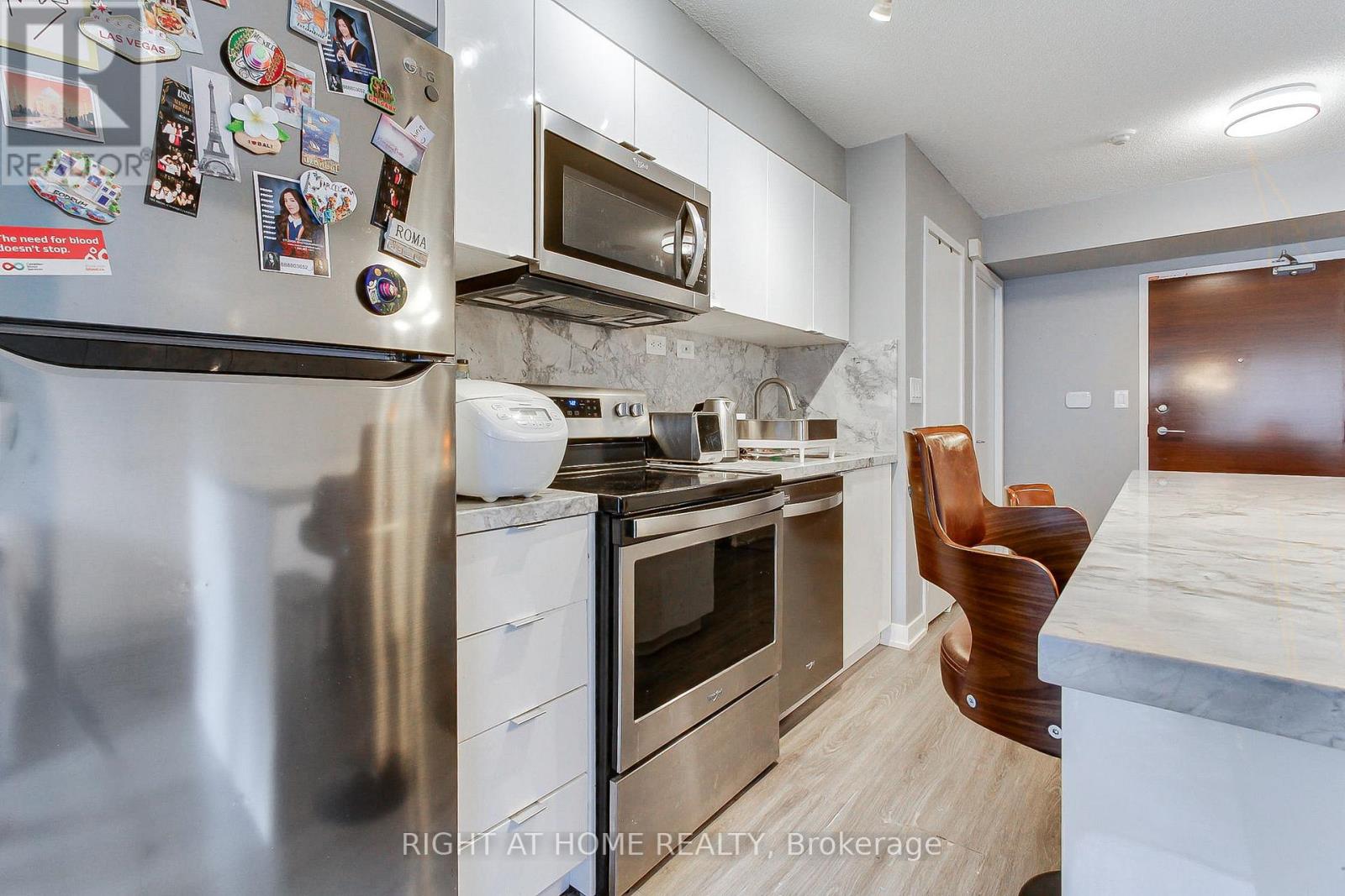 829 - 10 Capreol Court, Toronto, Ontario  M5V 4B3 - Photo 12 - C12503720