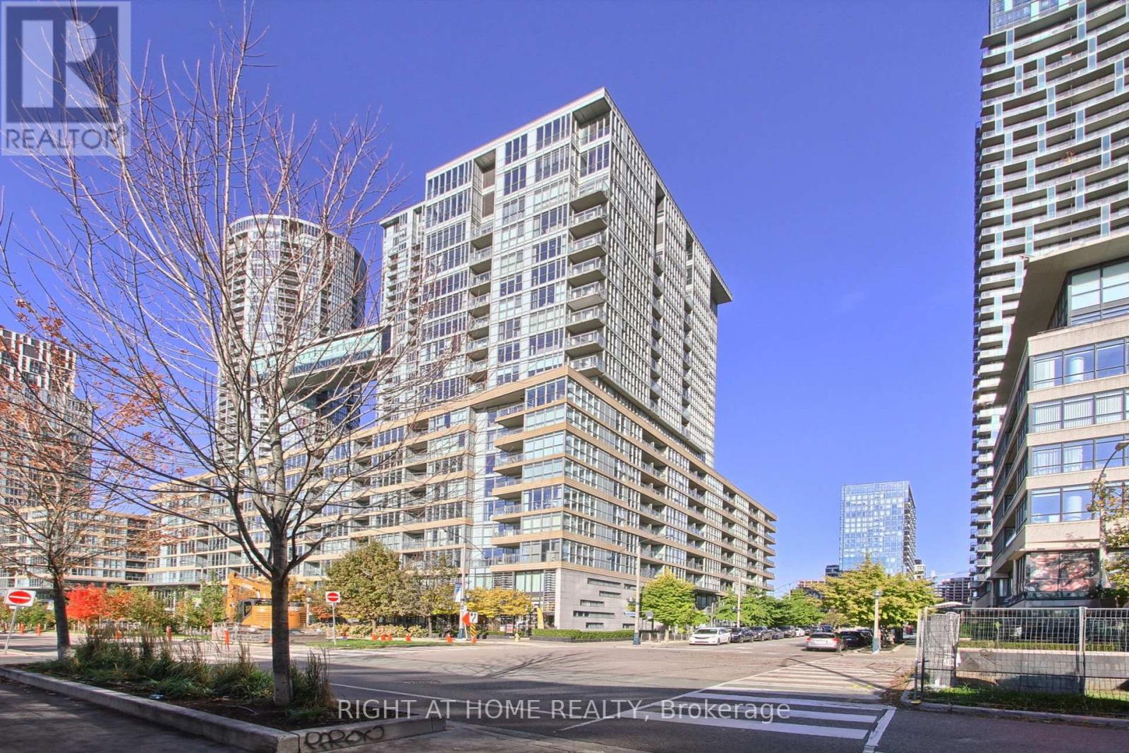 829 - 10 Capreol Court, Toronto, Ontario  M5V 4B3 - Photo 2 - C12503720