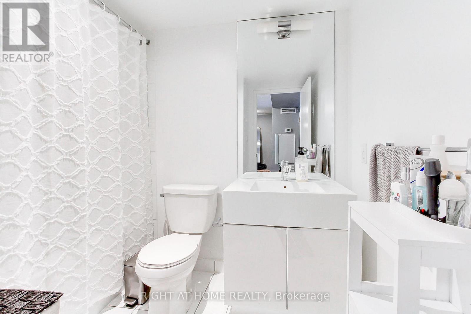 829 - 10 Capreol Court, Toronto, Ontario  M5V 4B3 - Photo 23 - C12503720