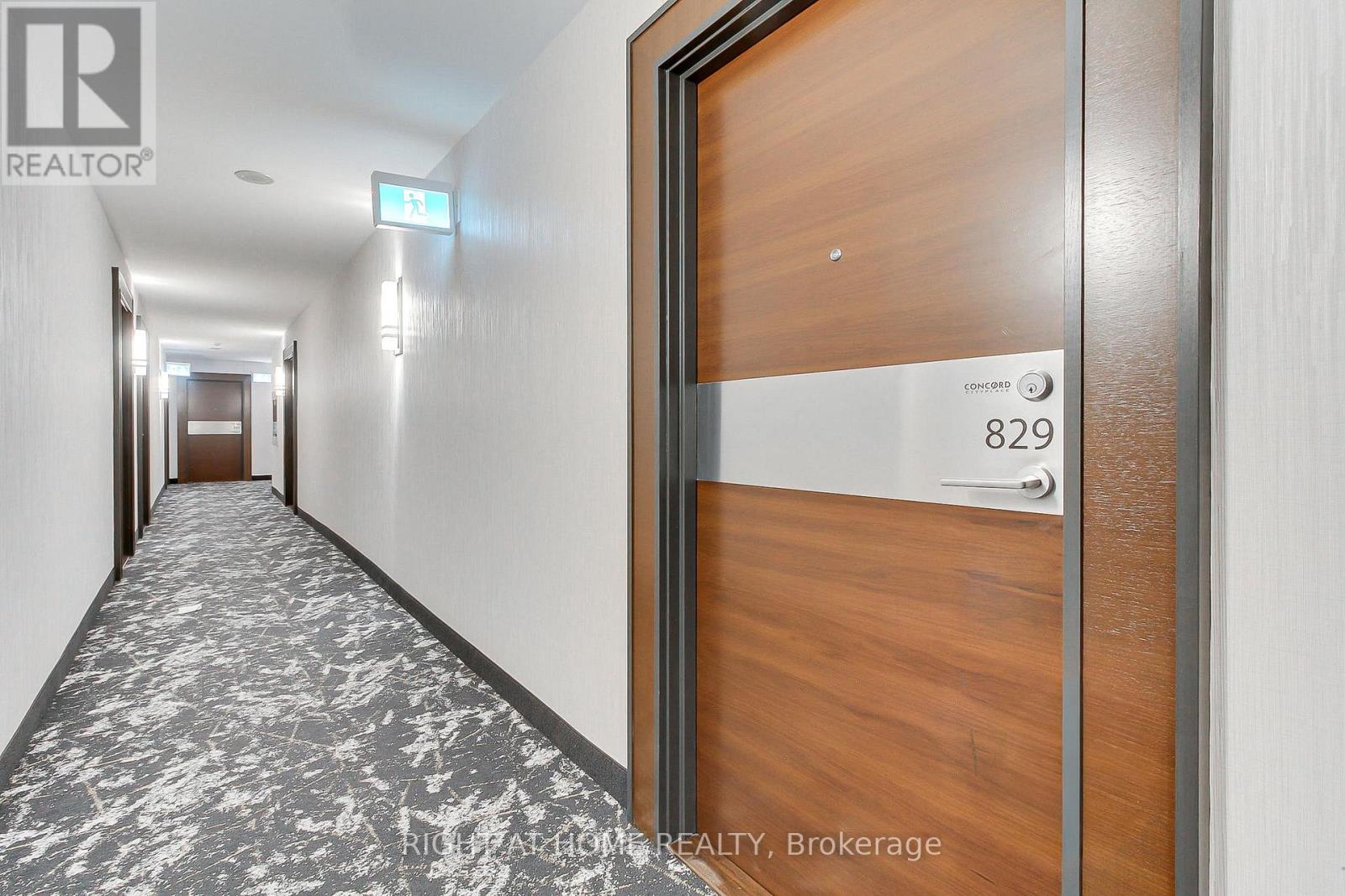 829 - 10 Capreol Court, Toronto, Ontario  M5V 4B3 - Photo 4 - C12503720