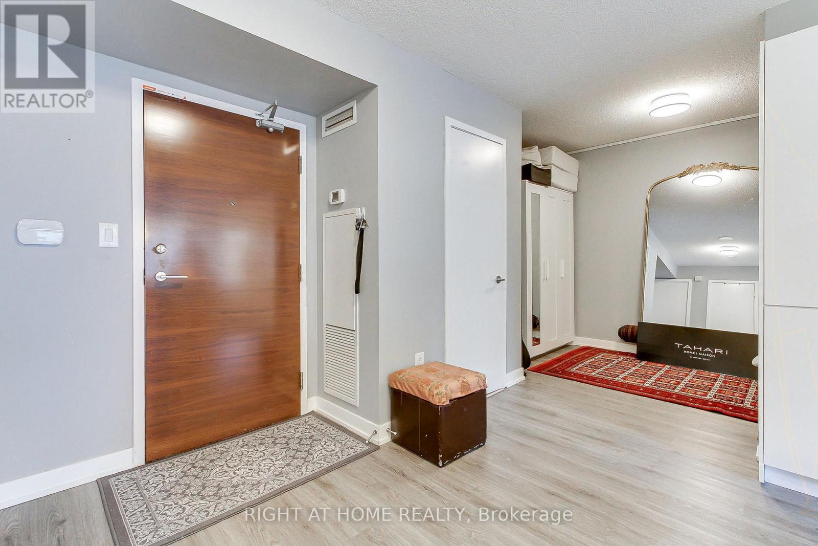 829 - 10 Capreol Court, Toronto, Ontario  M5V 4B3 - Photo 5 - C12503720