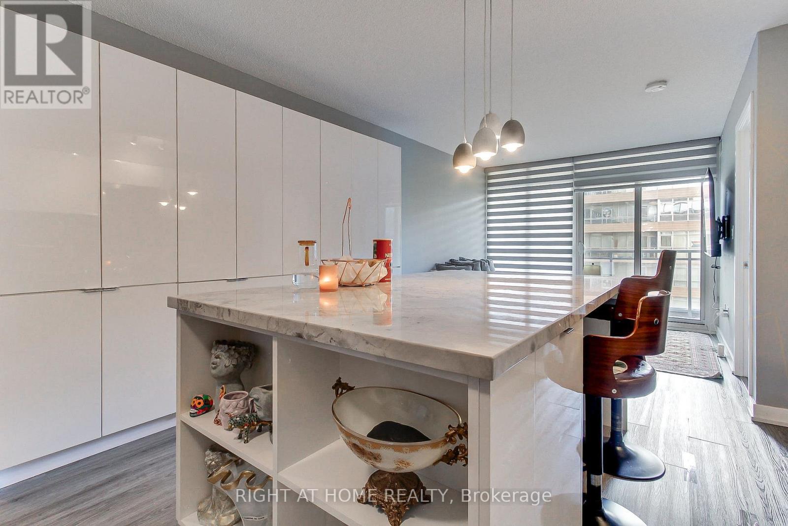 829 - 10 Capreol Court, Toronto, Ontario  M5V 4B3 - Photo 7 - C12503720