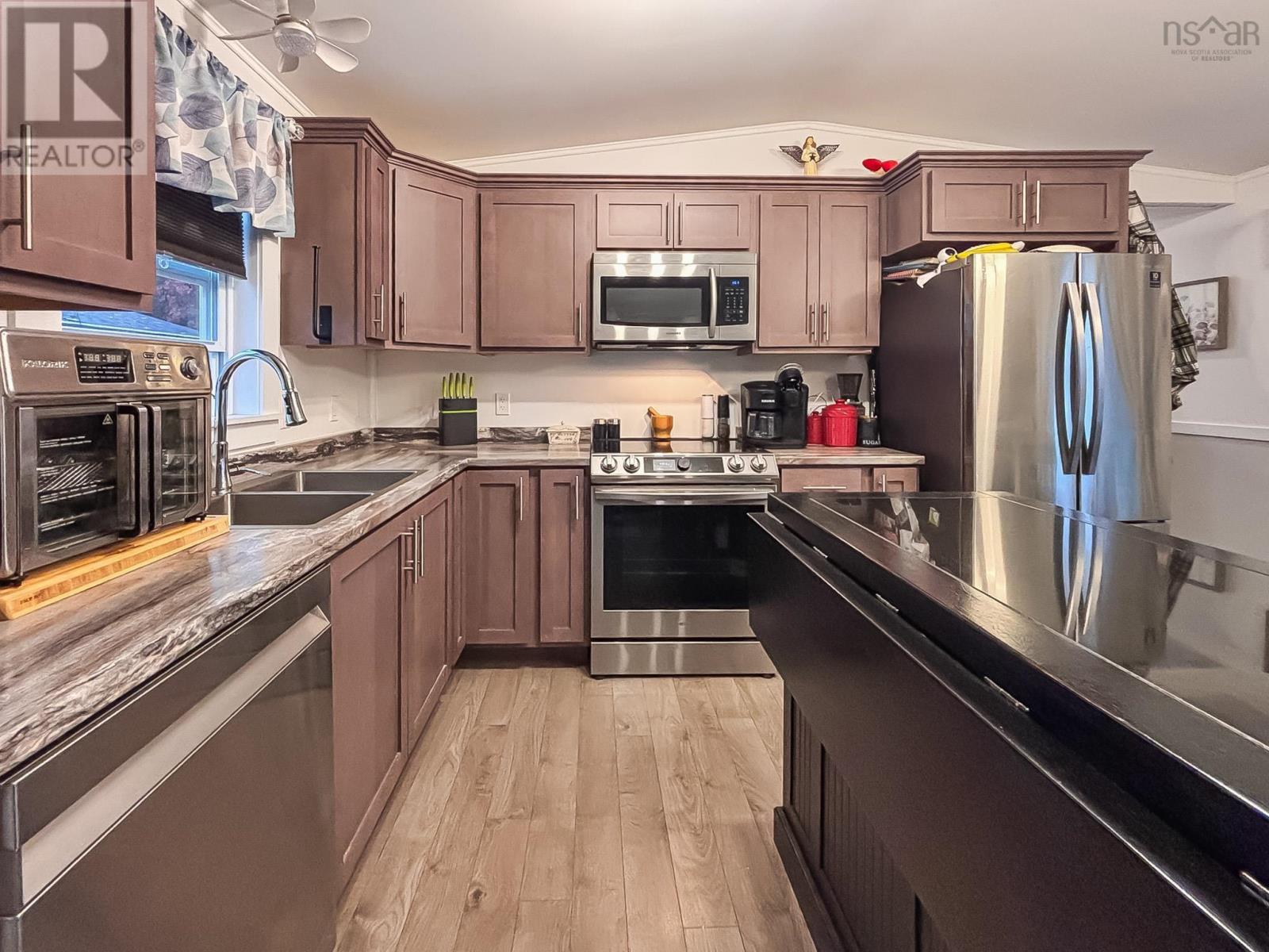 116 Sherbrooke Avenue, Bridgewater, Nova Scotia  B4V 4G1 - Photo 6 - 202527145