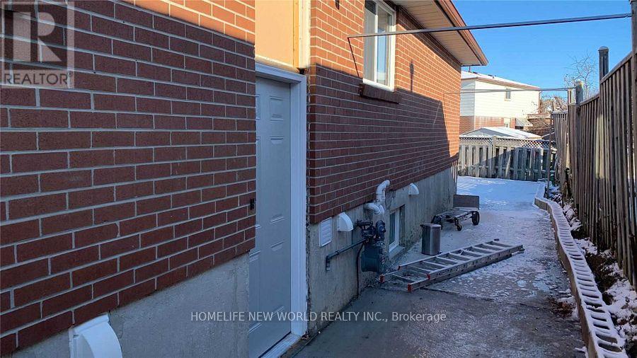 BSMT - 121 PETWORTH CRESCENT, Toronto, Ontario