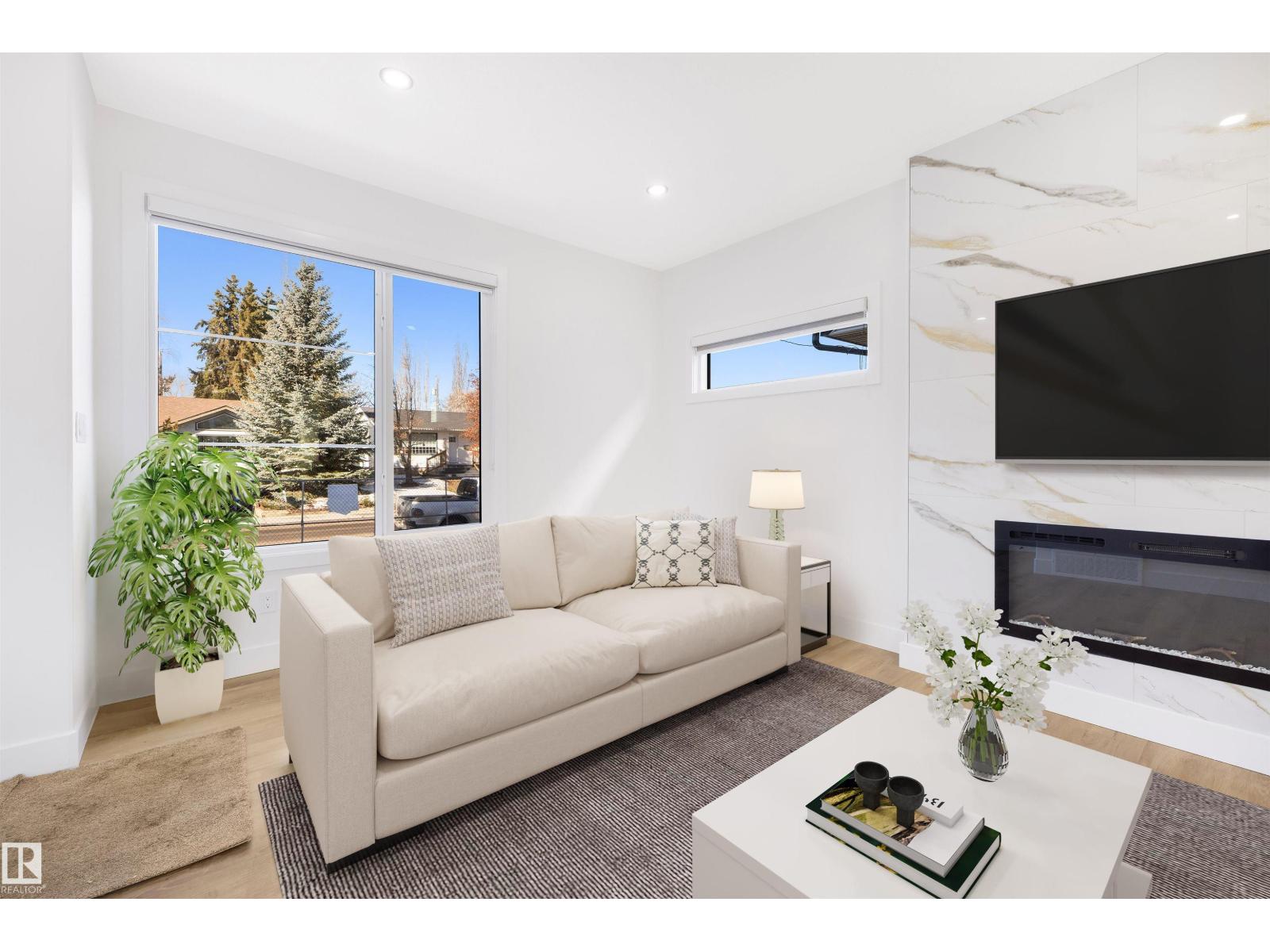 10711 52 St Nw, Edmonton, Alberta  T6A 2H1 - Photo 2 - E4459255