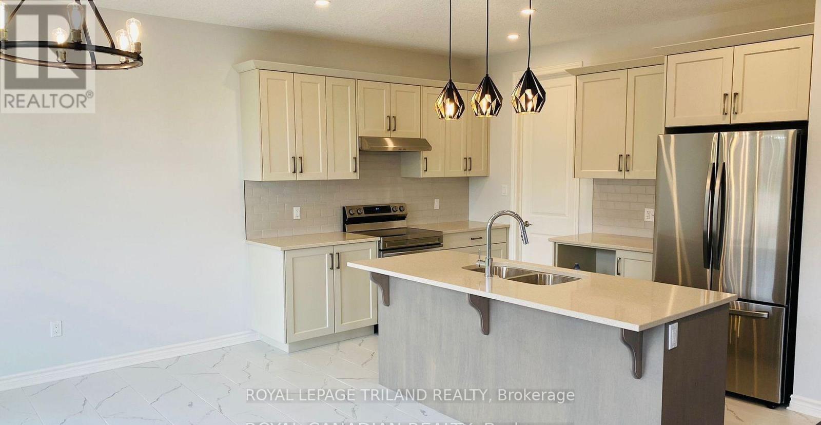 7 Welch Court, St. Thomas, Ontario N5R 0M1 - Photo 10 - X12503768