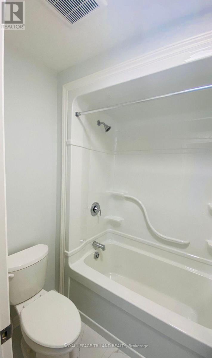 7 Welch Court, St. Thomas, Ontario N5R 0M1 - Photo 14 - X12503768