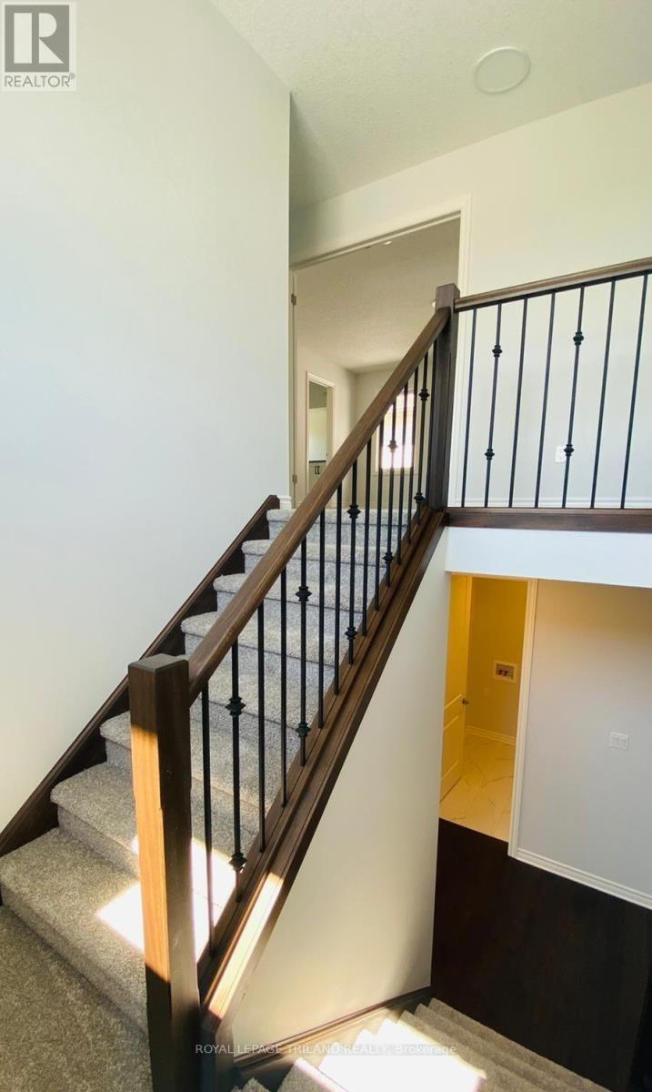 7 Welch Court, St. Thomas, Ontario N5R 0M1 - Photo 20 - X12503768