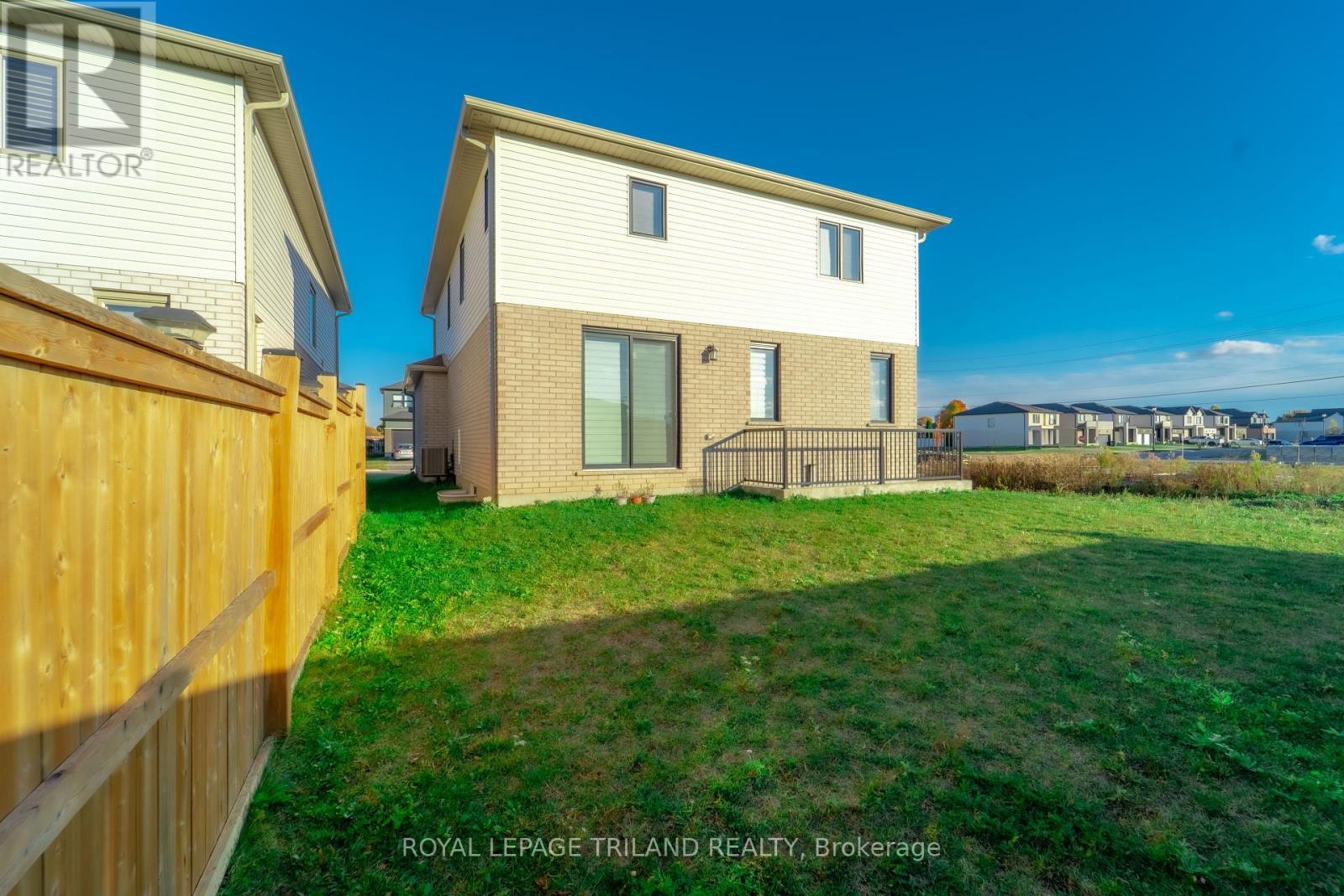 7 Welch Court, St. Thomas, Ontario N5R 0M1 - Photo 5 - X12503768