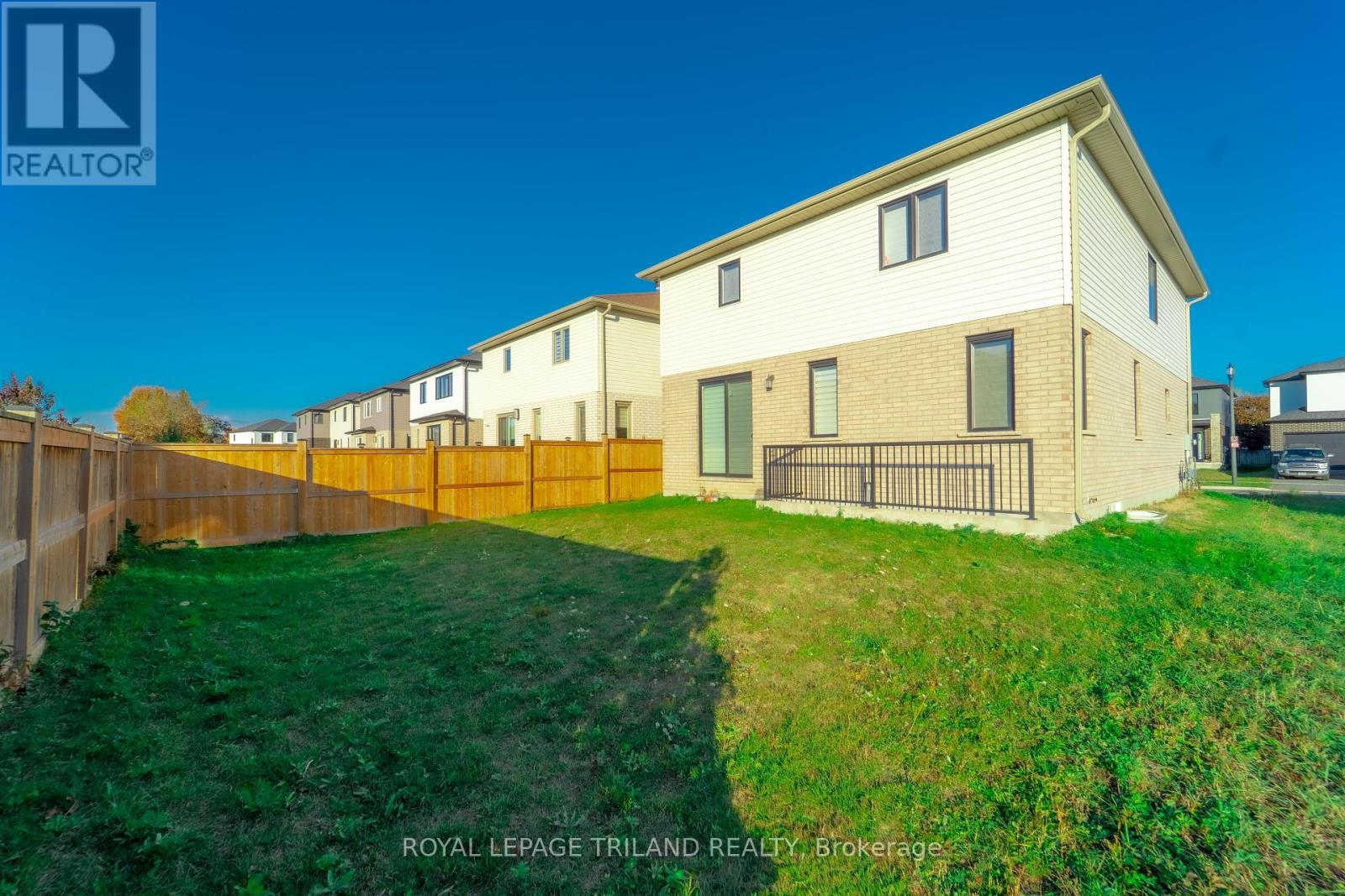 7 Welch Court, St. Thomas, Ontario N5R 0M1 - Photo 6 - X12503768