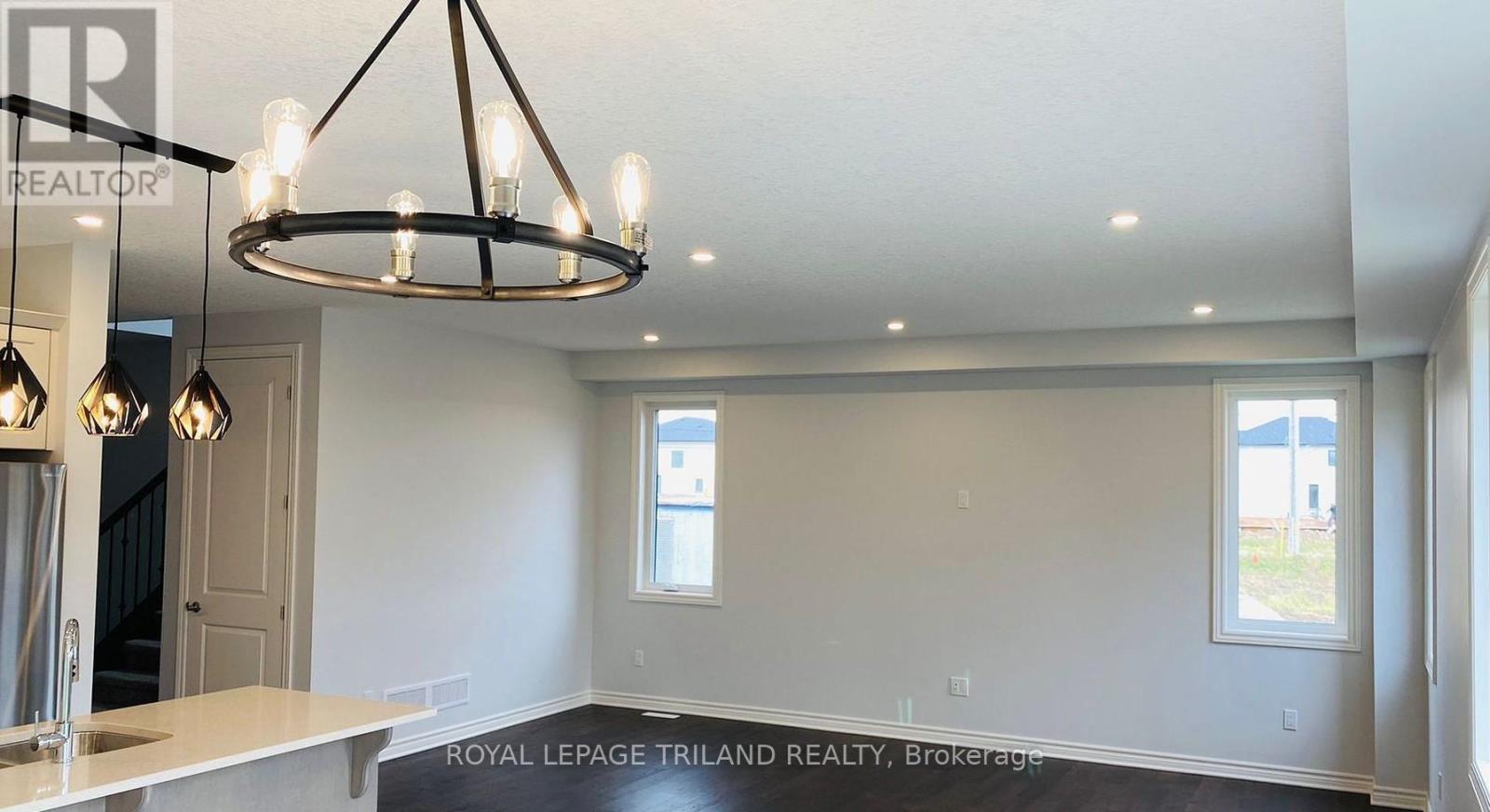 7 Welch Court, St. Thomas, Ontario N5R 0M1 - Photo 8 - X12503768