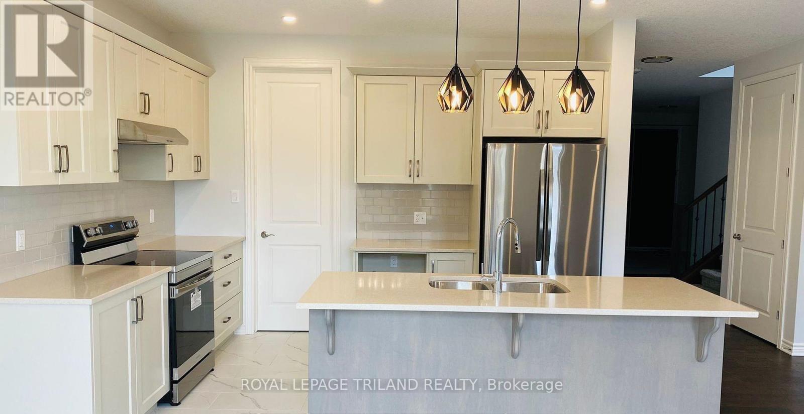 7 Welch Court, St. Thomas, Ontario N5R 0M1 - Photo 9 - X12503768