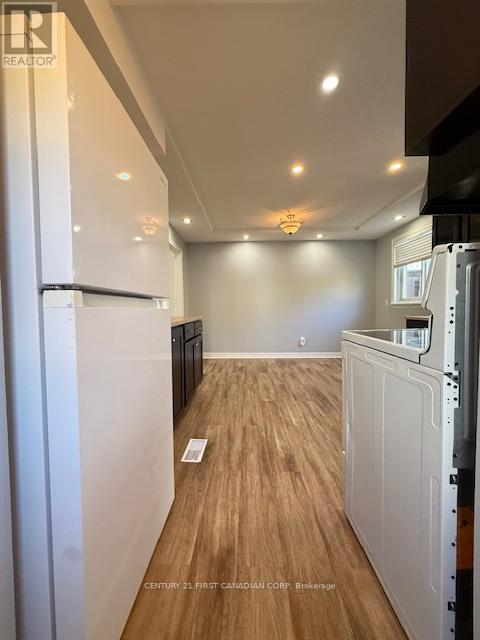 17 Vincent Crescent S, London South, Ontario  N6C 4X9 - Photo 14 - X12503948