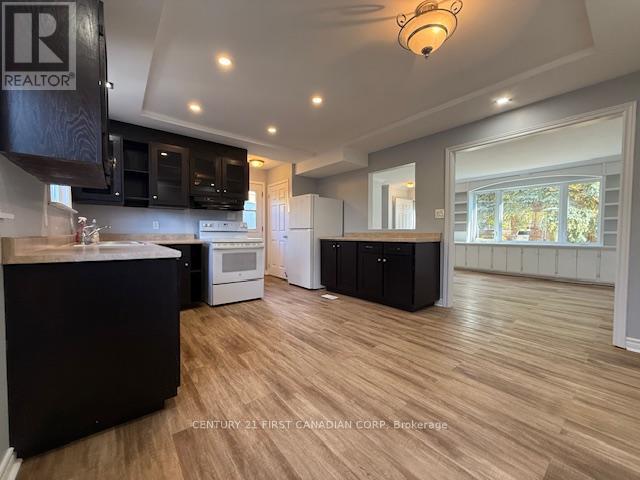 17 Vincent Crescent S, London South, Ontario  N6C 4X9 - Photo 15 - X12503948