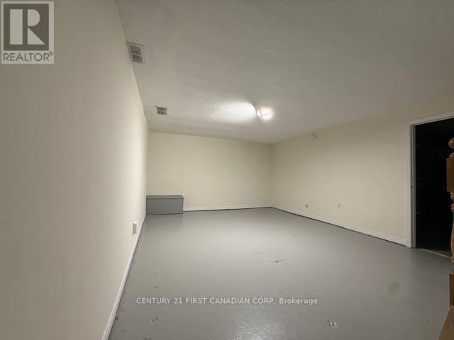 17 Vincent Crescent S, London South, Ontario  N6C 4X9 - Photo 20 - X12503948