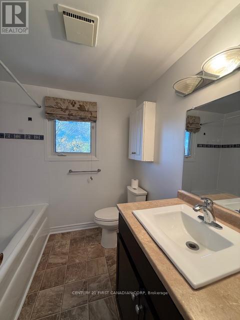 17 Vincent Crescent S, London South, Ontario  N6C 4X9 - Photo 29 - X12503948