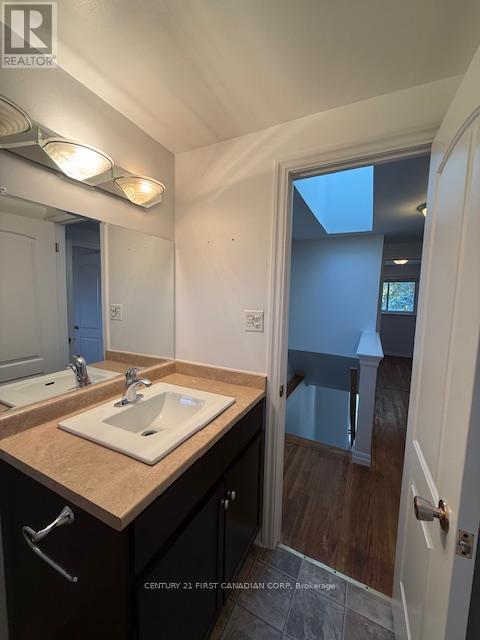 17 Vincent Crescent S, London South, Ontario  N6C 4X9 - Photo 31 - X12503948