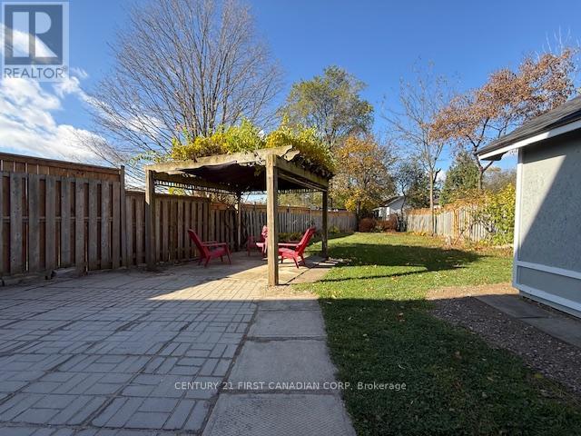 17 Vincent Crescent S, London South, Ontario  N6C 4X9 - Photo 43 - X12503948
