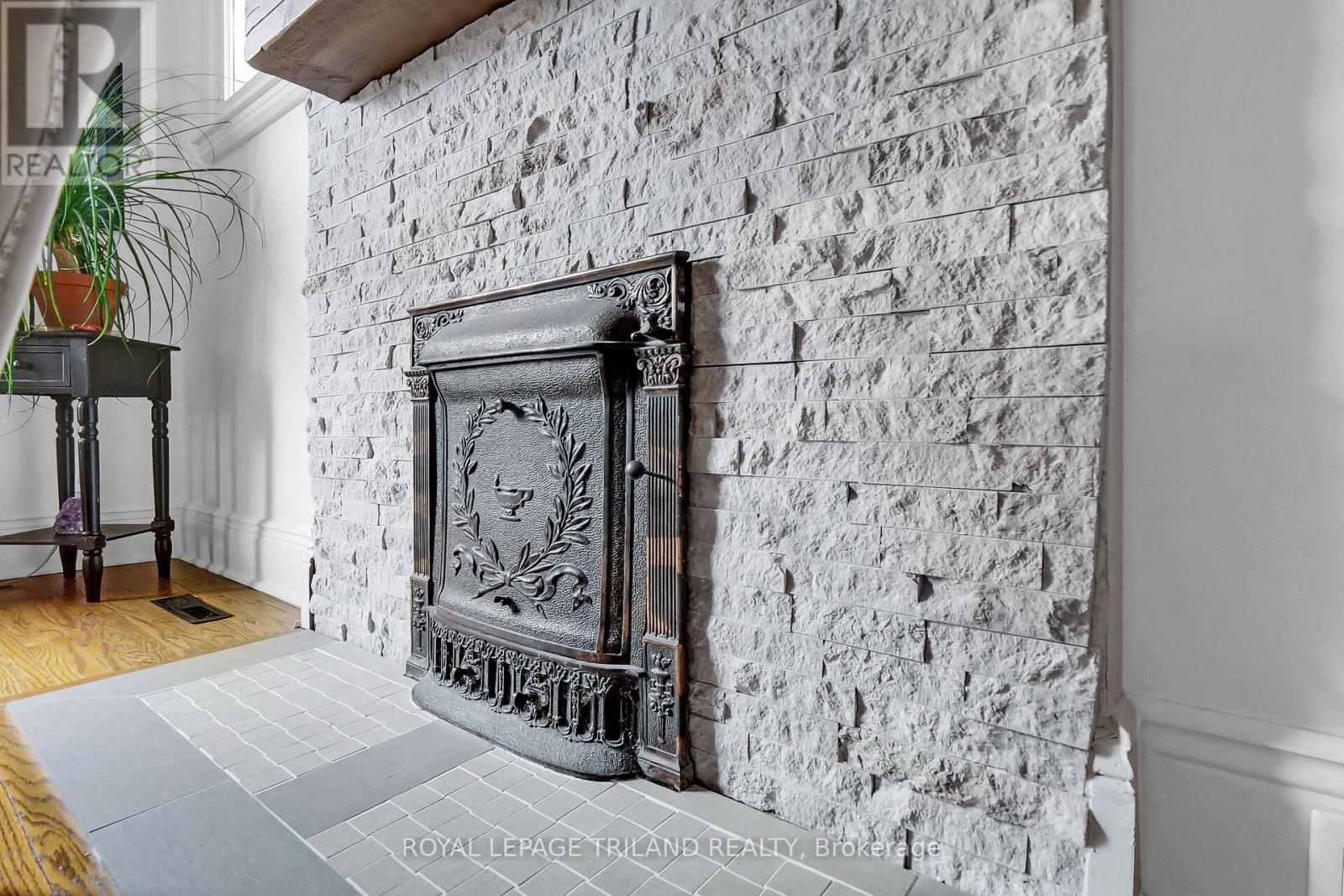 86 Kains Street, St. Thomas, Ontario  N5P 1N7 - Photo 11 - X12503990