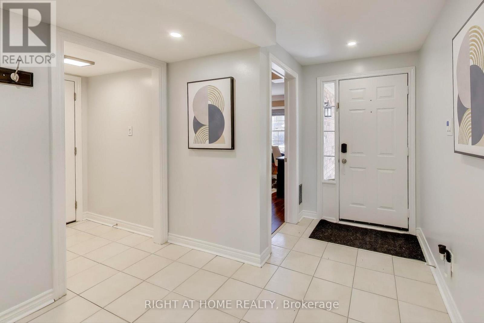 27 Hawtin Lane, Aurora, Ontario L4G 7L4 - Photo 3 - N12499804