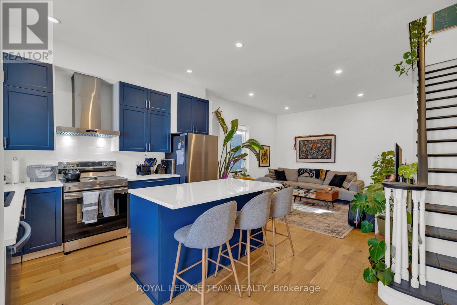 A - 325 Hinchey Avenue, Ottawa, Ontario  K1Y 1M1 - Photo 4 - X12503762