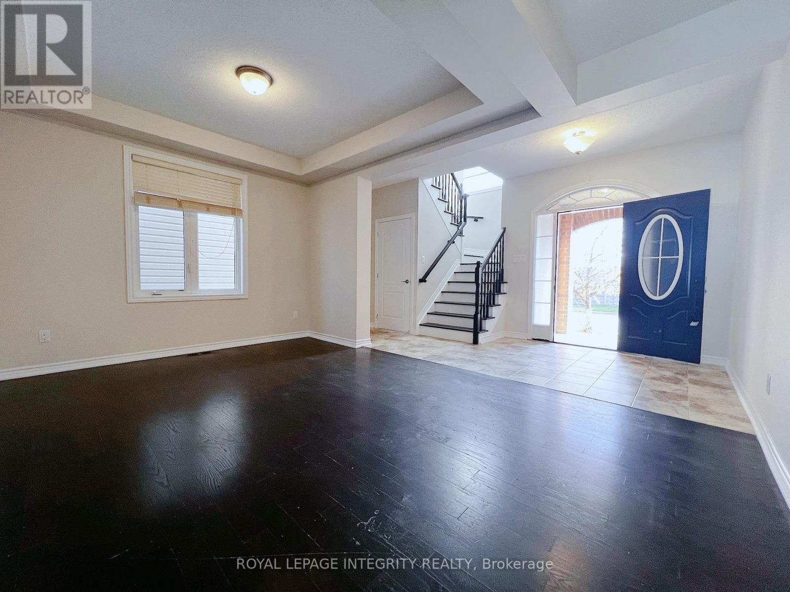 52 Sundragon Way, Ottawa, Ontario  K2C 3H2 - Photo 2 - X12503800