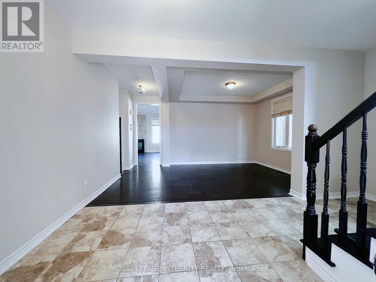 52 Sundragon Way, Ottawa, Ontario  K2C 3H2 - Photo 3 - X12503800