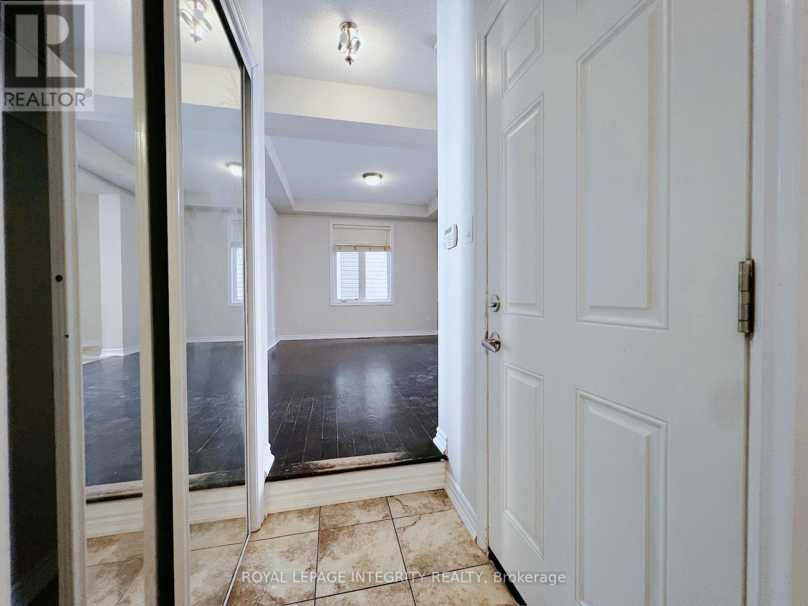 52 Sundragon Way, Ottawa, Ontario  K2C 3H2 - Photo 4 - X12503800