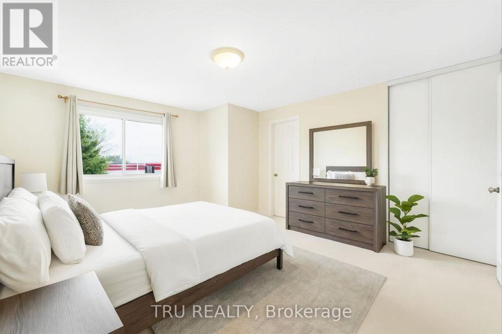 102 Southpointe Avenue, Ottawa, Ontario  K2J 4T5 - Photo 12 - X12504068