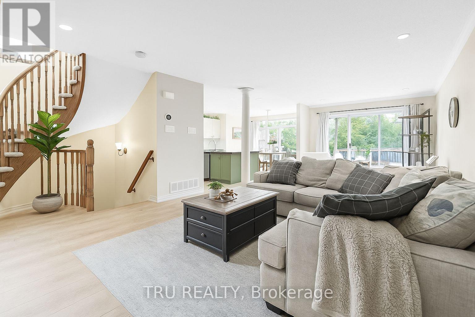 102 Southpointe Avenue, Ottawa, Ontario  K2J 4T5 - Photo 4 - X12504068