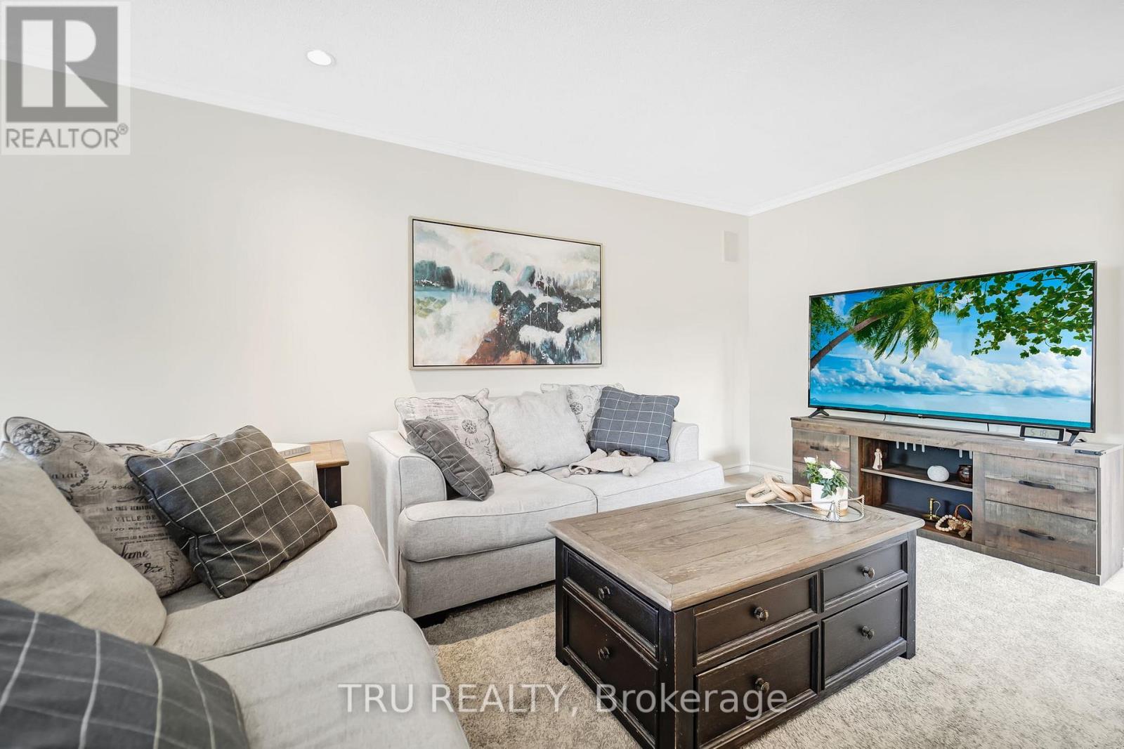 102 Southpointe Avenue, Ottawa, Ontario  K2J 4T5 - Photo 5 - X12504068