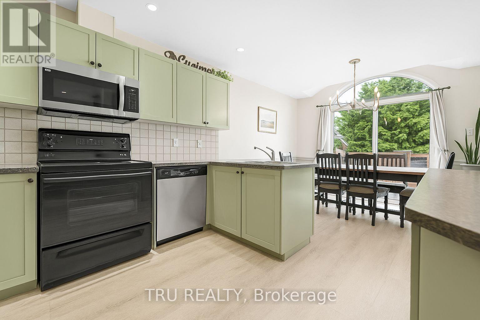 102 Southpointe Avenue, Ottawa, Ontario  K2J 4T5 - Photo 7 - X12504068