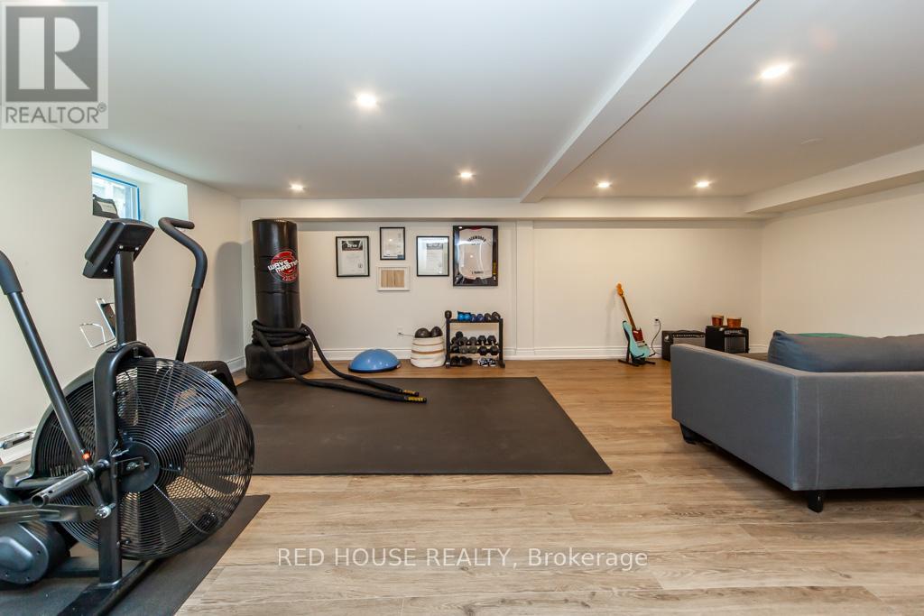 29 Pinewood Trail, Mississauga, Ontario  L5G 2L2 - Photo 28 - W12455321