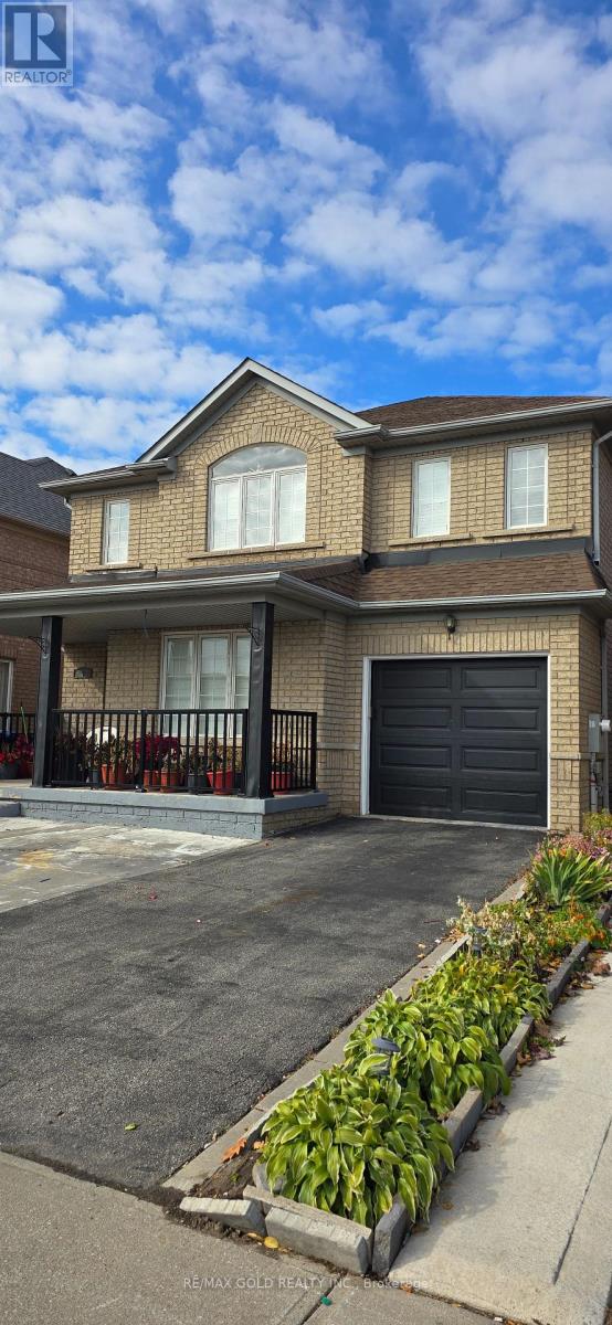 4 Fandor Way, Brampton, Ontario  L7A 2G6 - Photo 2 - W12483523