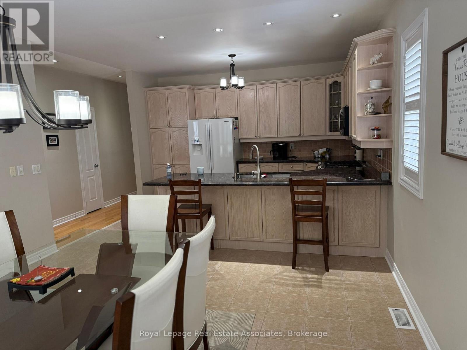 37 Chevrolet Drive, Brampton, Ontario  L7A 3C3 - Photo 7 - W12503662