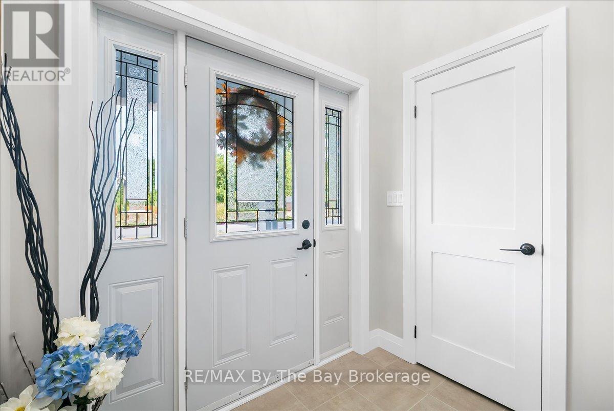 146 Mary Street, Clearview (Creemore), Ontario  L0M 1G0 - Photo 3 - S12504034