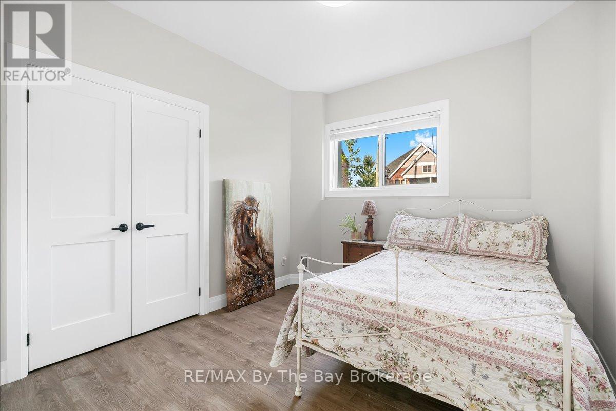 146 Mary Street, Clearview (Creemore), Ontario  L0M 1G0 - Photo 35 - S12504034