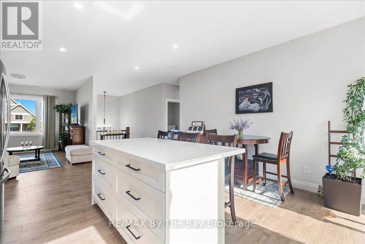 146 Mary Street, Clearview (Creemore), Ontario  L0M 1G0 - Photo 7 - S12504034