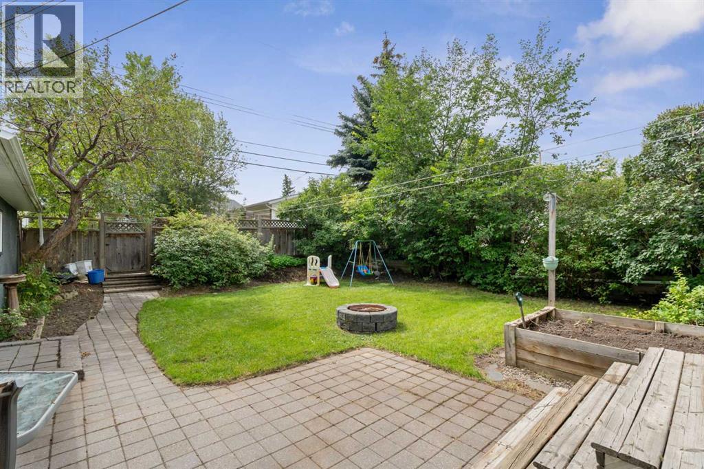 439 Hendon Drive Nw, Calgary, Alberta  T2K 2A1 - Photo 38 - A2266089