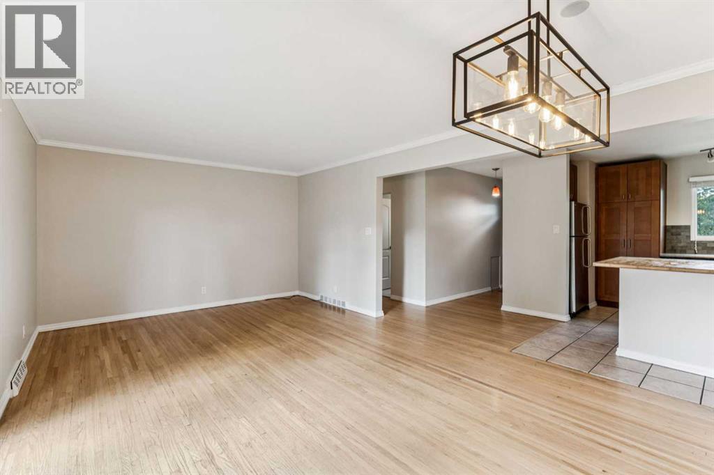 439 Hendon Drive Nw, Calgary, Alberta  T2K 2A1 - Photo 13 - A2266089