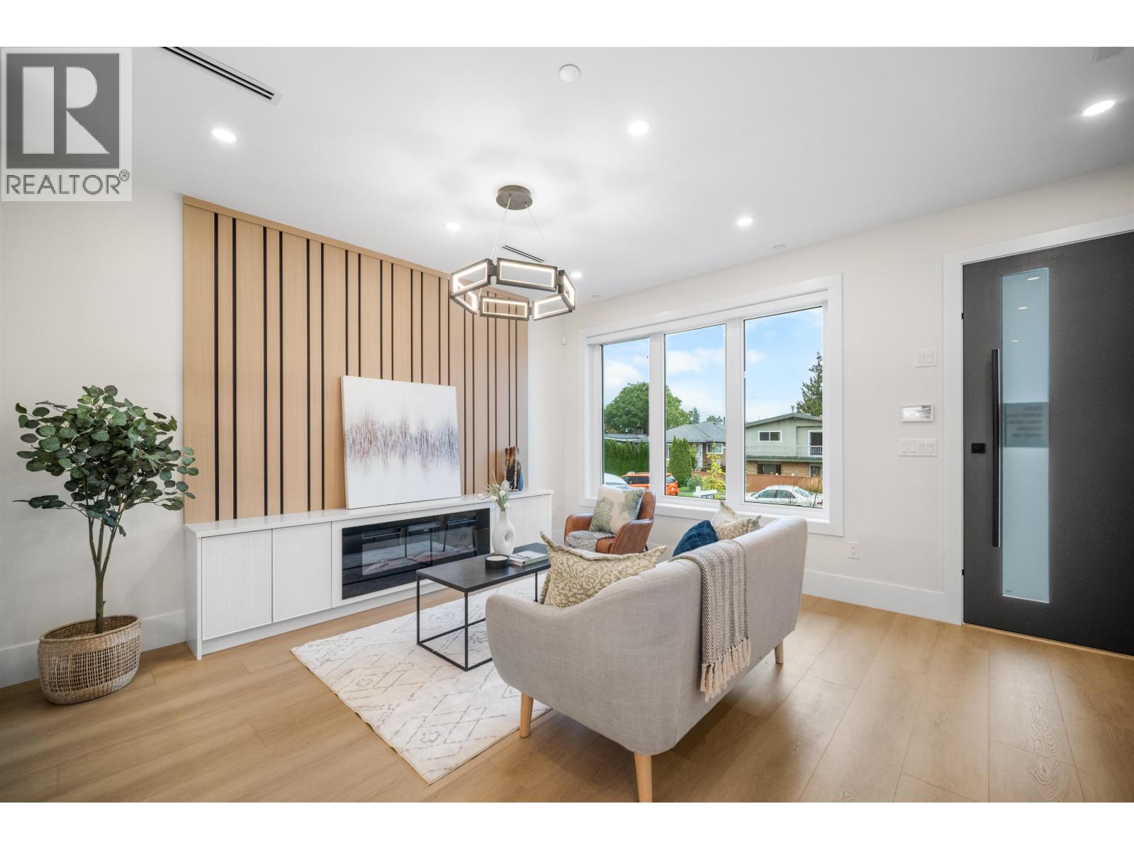 1 5378 Culloden Street, Vancouver, British Columbia  V5W 3R6 - Photo 3 - R3060043