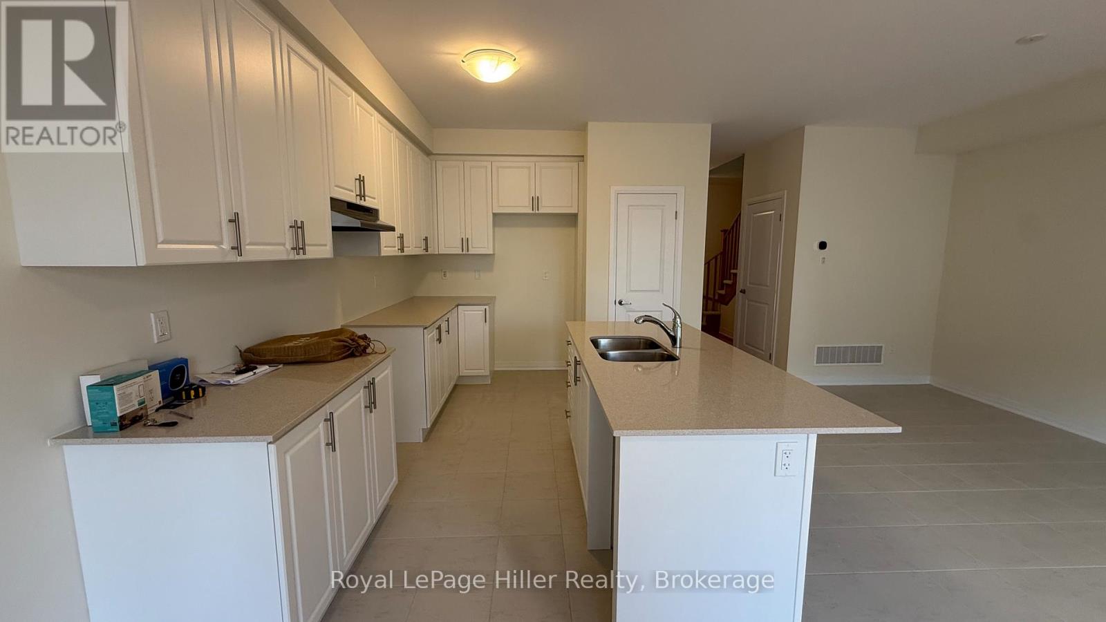 943 Douro Street, Stratford, Ontario  N5A 0M2 - Photo 5 - X12503898