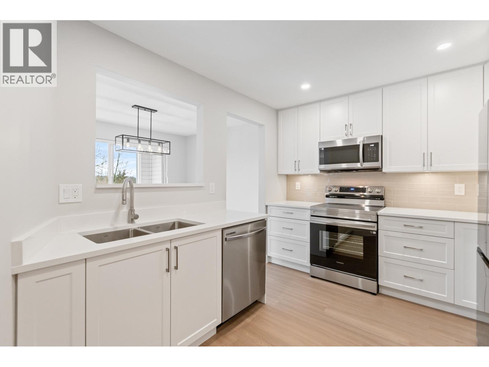 225 22611 116 Avenue, Maple Ridge, British Columbia  V2X 0W7 - Photo 2 - R3052246