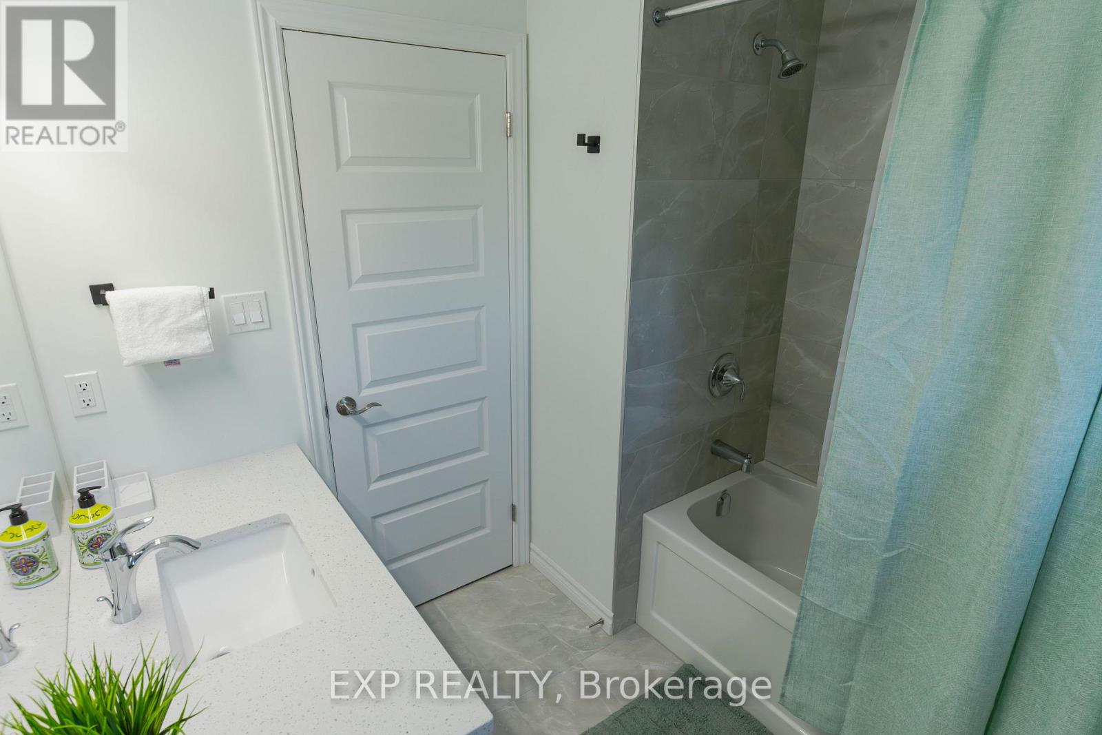 Main - 1749 Finley Crescent, London North, Ontario  N6G 0B4 - Photo 15 - X12503638