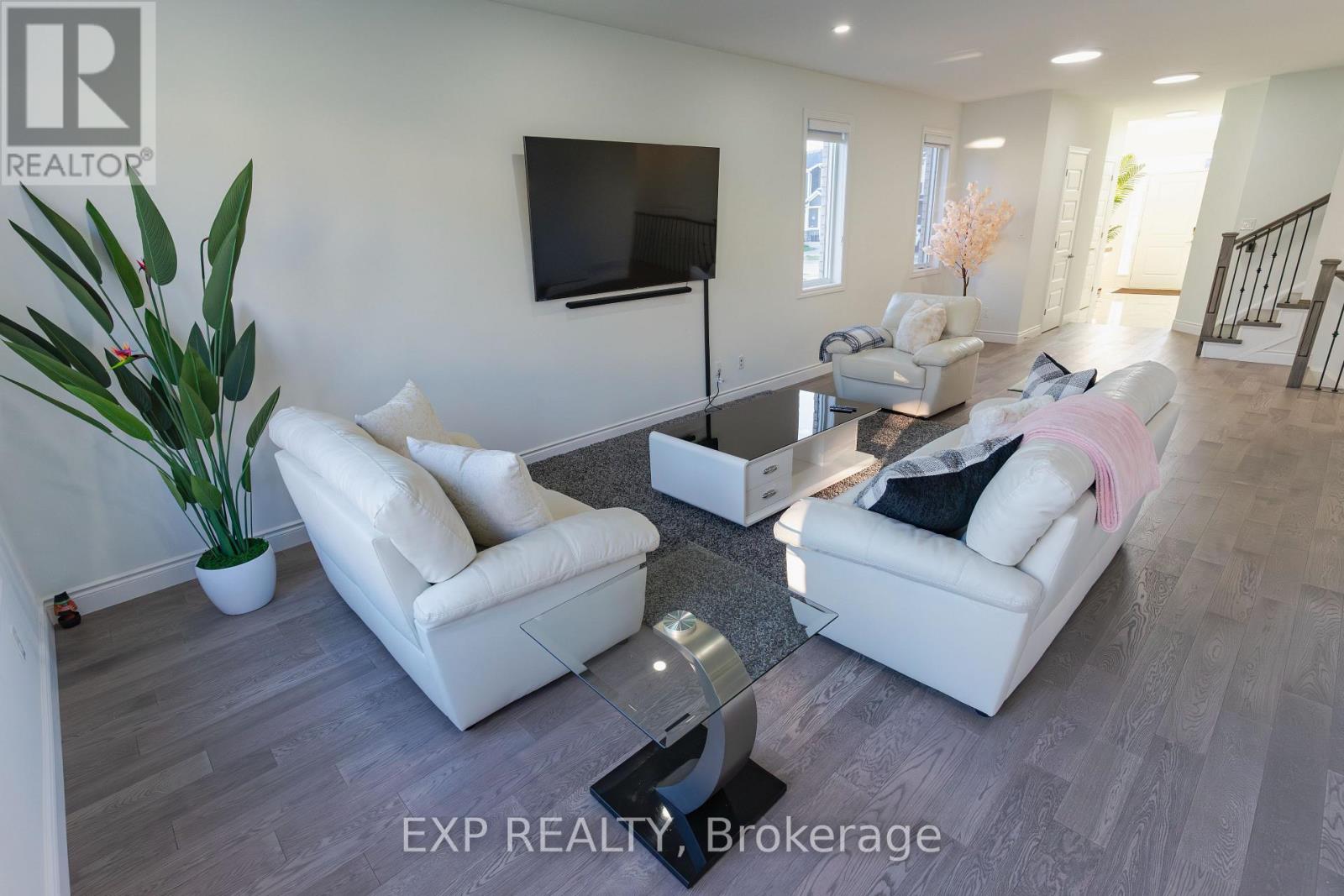 Main - 1749 Finley Crescent, London North, Ontario  N6G 0B4 - Photo 3 - X12503638