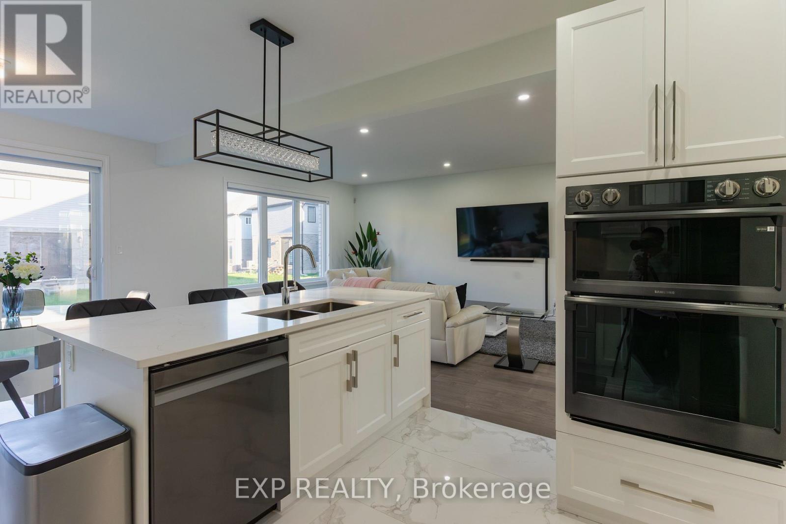 Main - 1749 Finley Crescent, London North, Ontario  N6G 0B4 - Photo 9 - X12503638