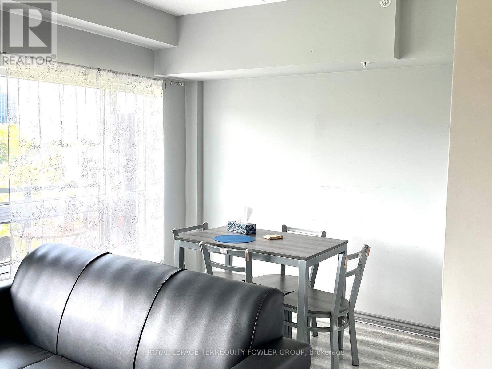 606 - 275 Larch Street, Waterloo, Ontario  N2L 3R2 - Photo 4 - X12503650